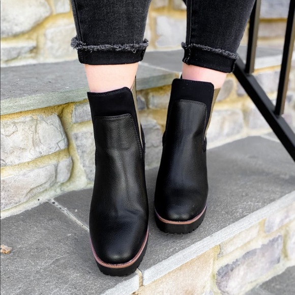 NWT Chelsea Boots - Picture 3 of 3